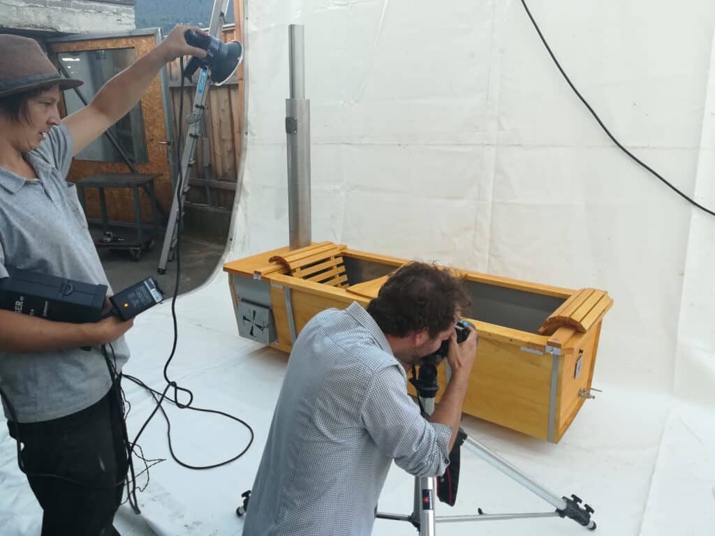 Gartenbadewanne wird fotografiert