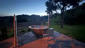 Badezuber aus 4 mm V4A-Edelstahl bei Abendstimmung