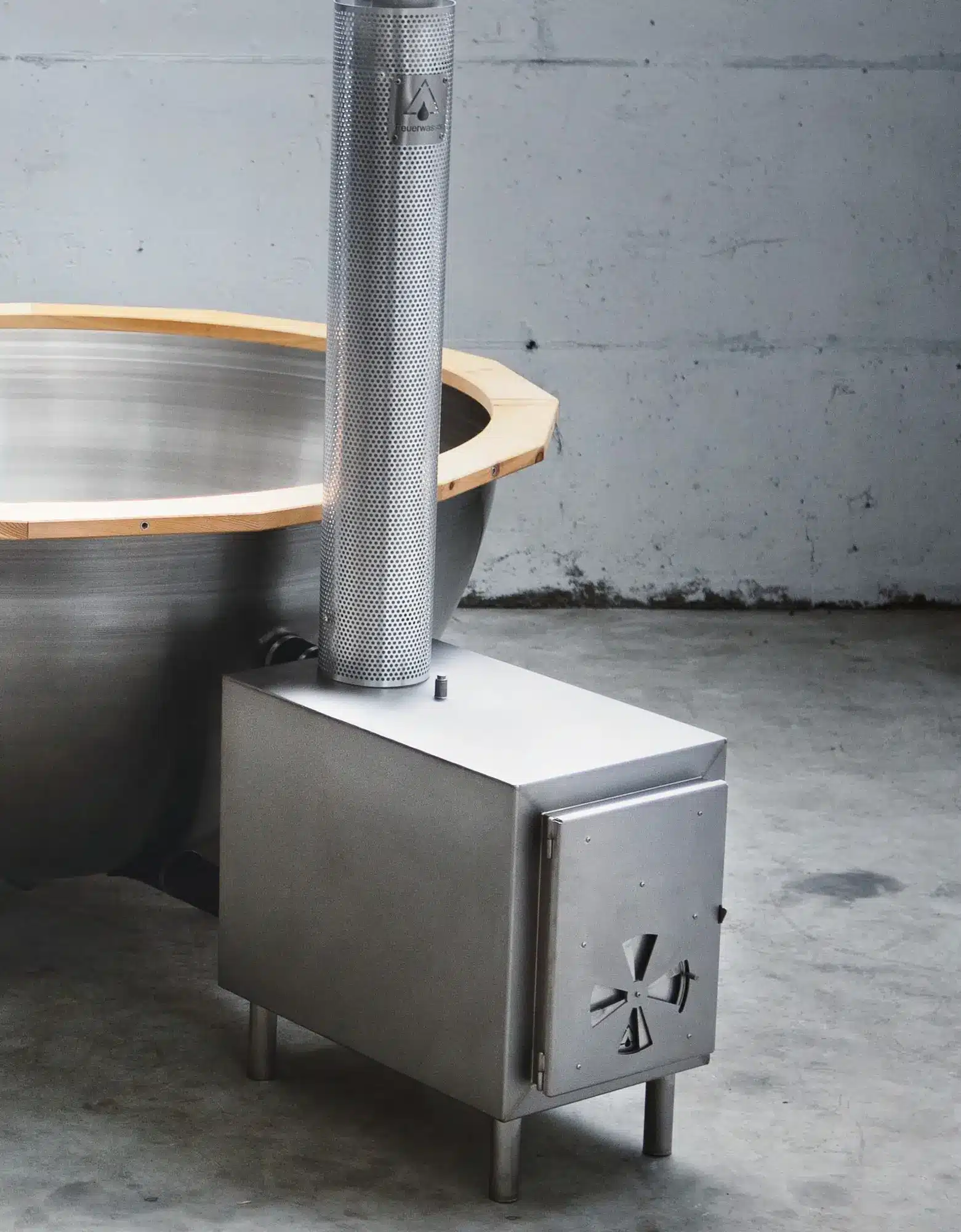 Utomhusvärmare i rostfritt stål på badtunnan för effektiv uppvärmning