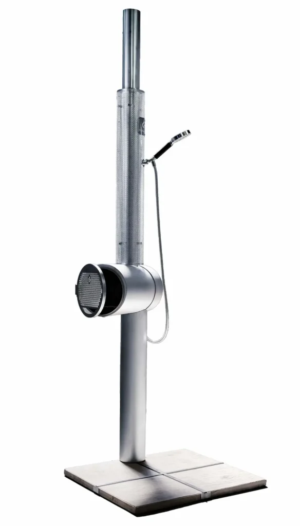 Beheizbare Gartendusche aus Edelstahl – Feuerwasser Freisteller