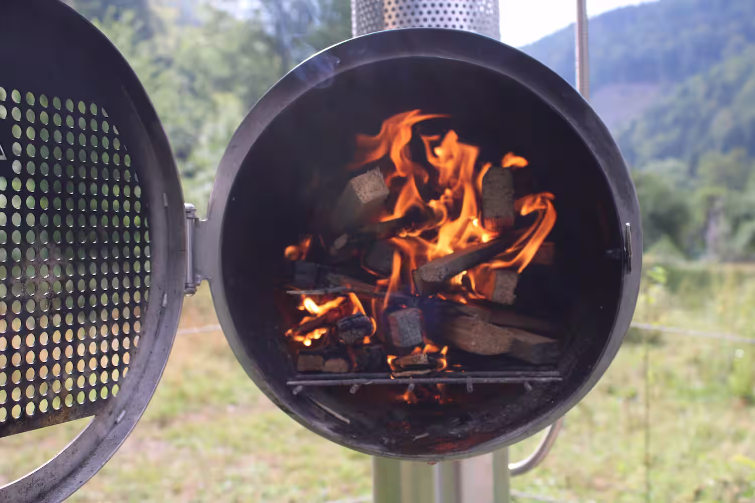Heating the outdoor shower: burning firebox