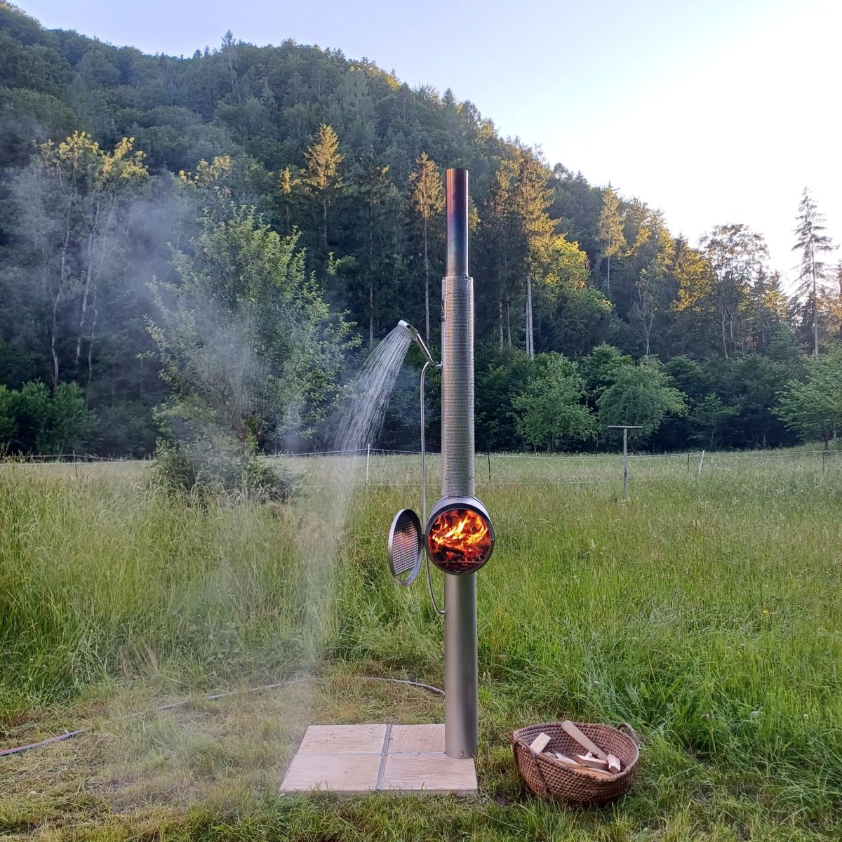 Feuerwasser Dusche auf der Wiese