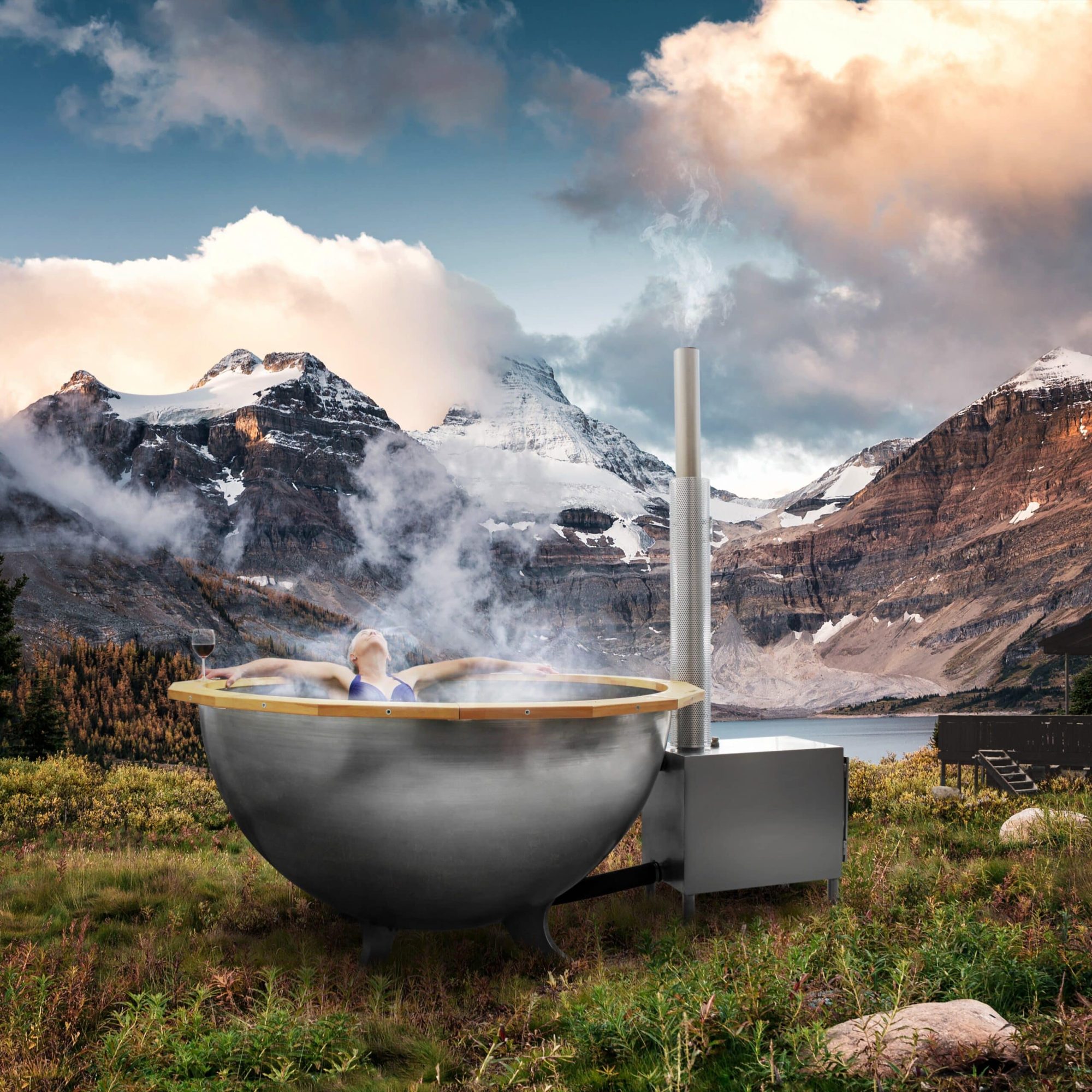 Badezuber aus Edelstahl mit Holzofen